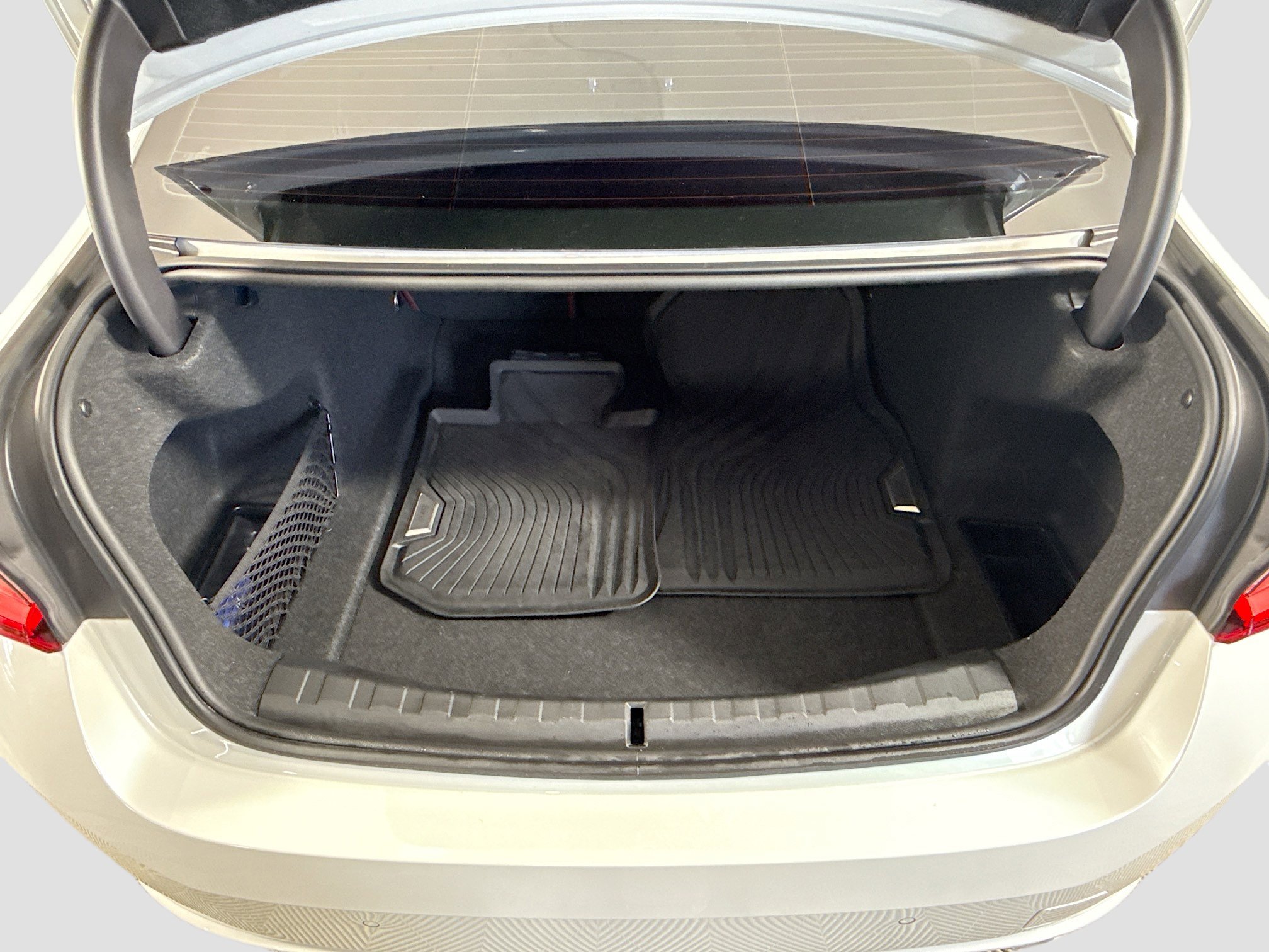 Used 2024 BMW 330i Sedan w/ Convenience Package image 35