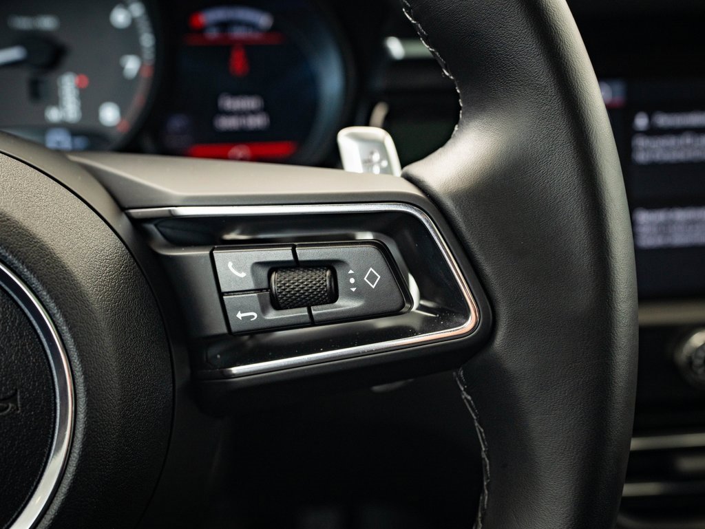 Certified 2024 Porsche Macan image 27