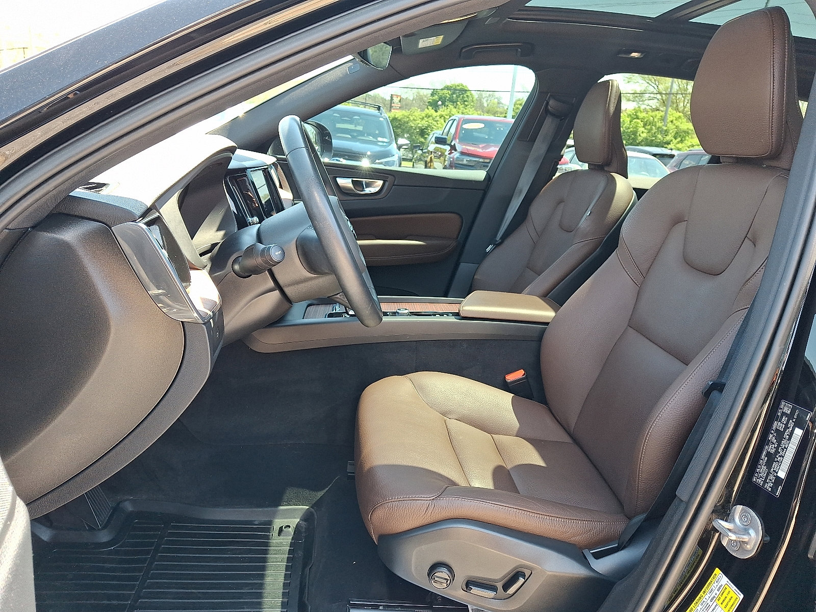 Used 2023 Volvo XC60 B5 Plus w/ Climate Package AWD/4WD image 15