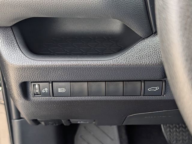 Used 2025 Toyota RAV4 XLE w/ Convenience Package FWD image 23