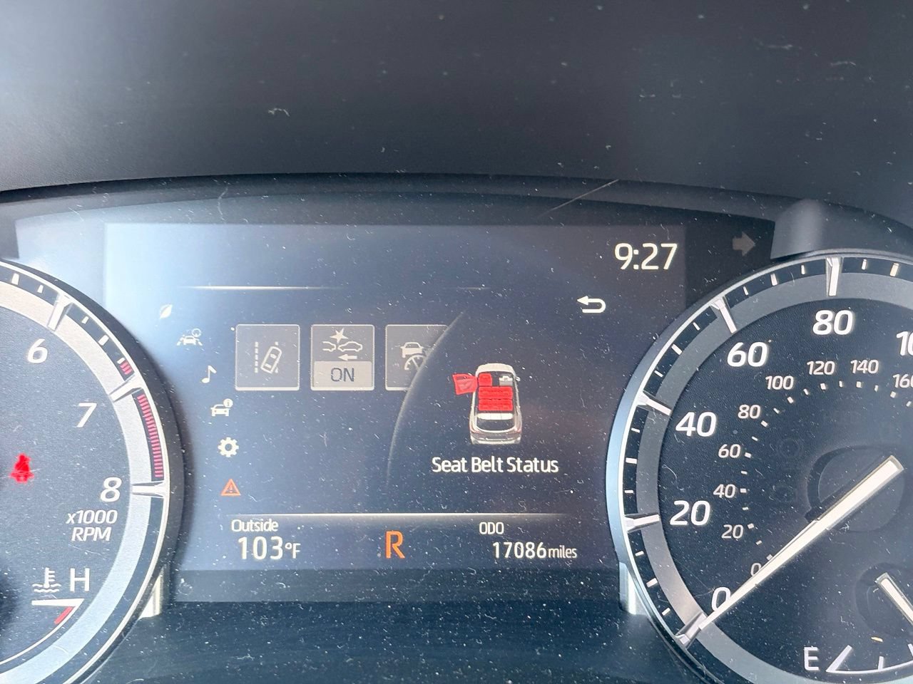 Used 2021 Toyota Highlander XLE AWD/4WD image 28