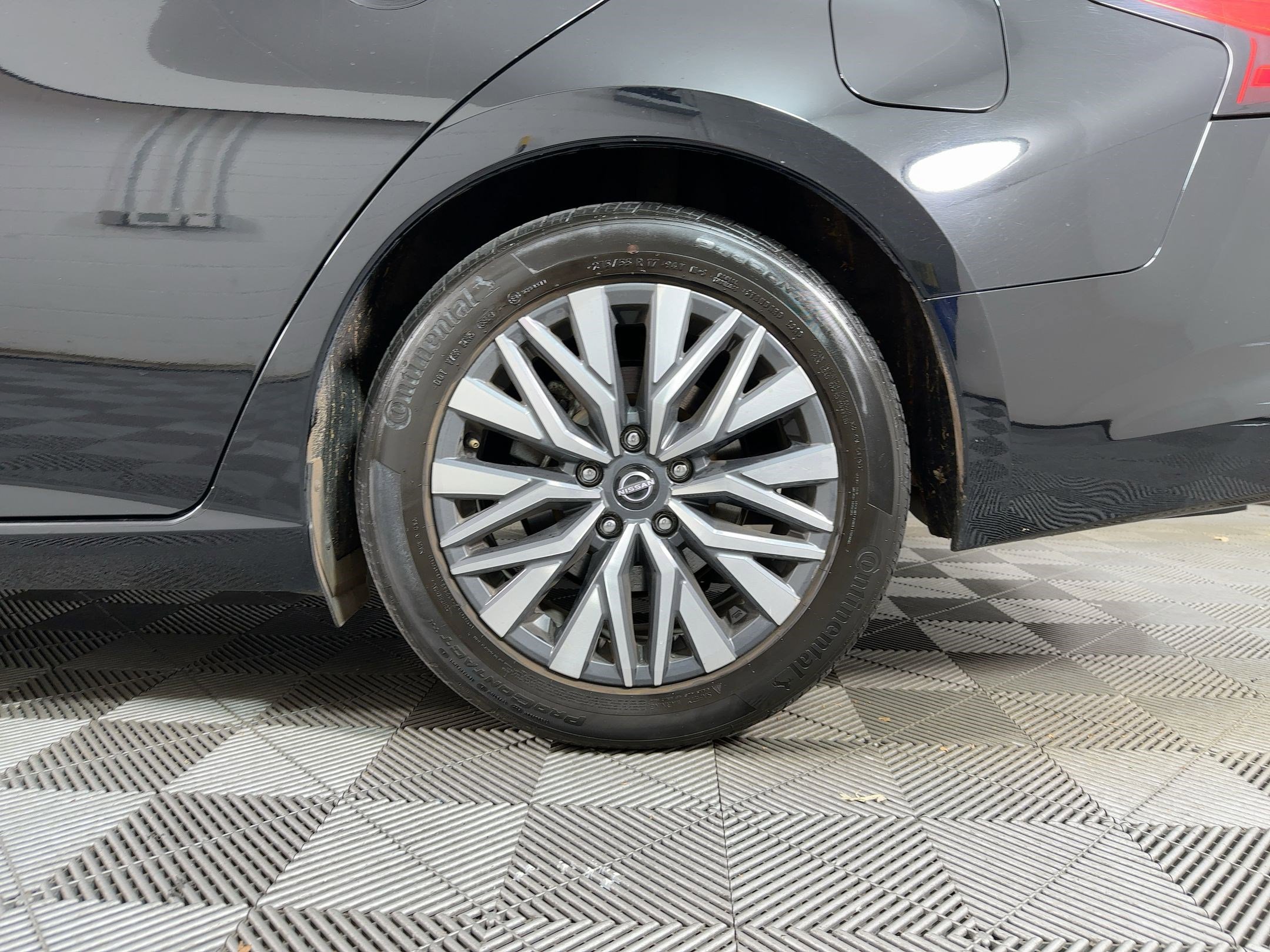 Used 2024 Nissan Altima 2.5 SV image 9