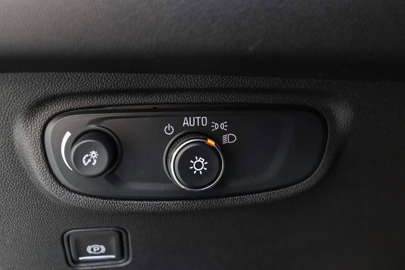 Used 2024 GMC Terrain SLE image 23