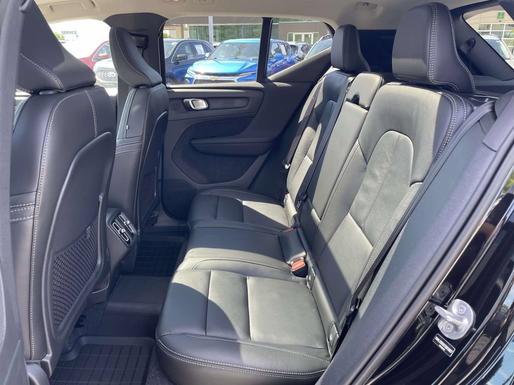 New 2026 Volvo XC40 B5 Plus w/ Climate Package AWD/4WD image 3