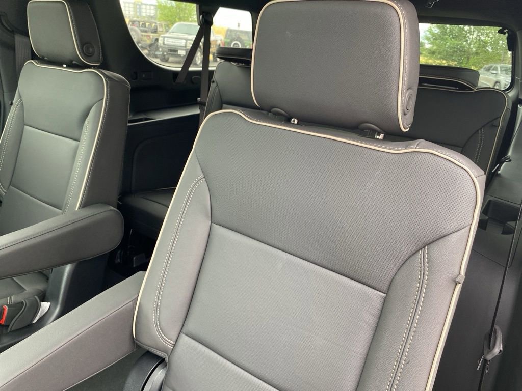 New 2025 Chevrolet Suburban Premier image 27