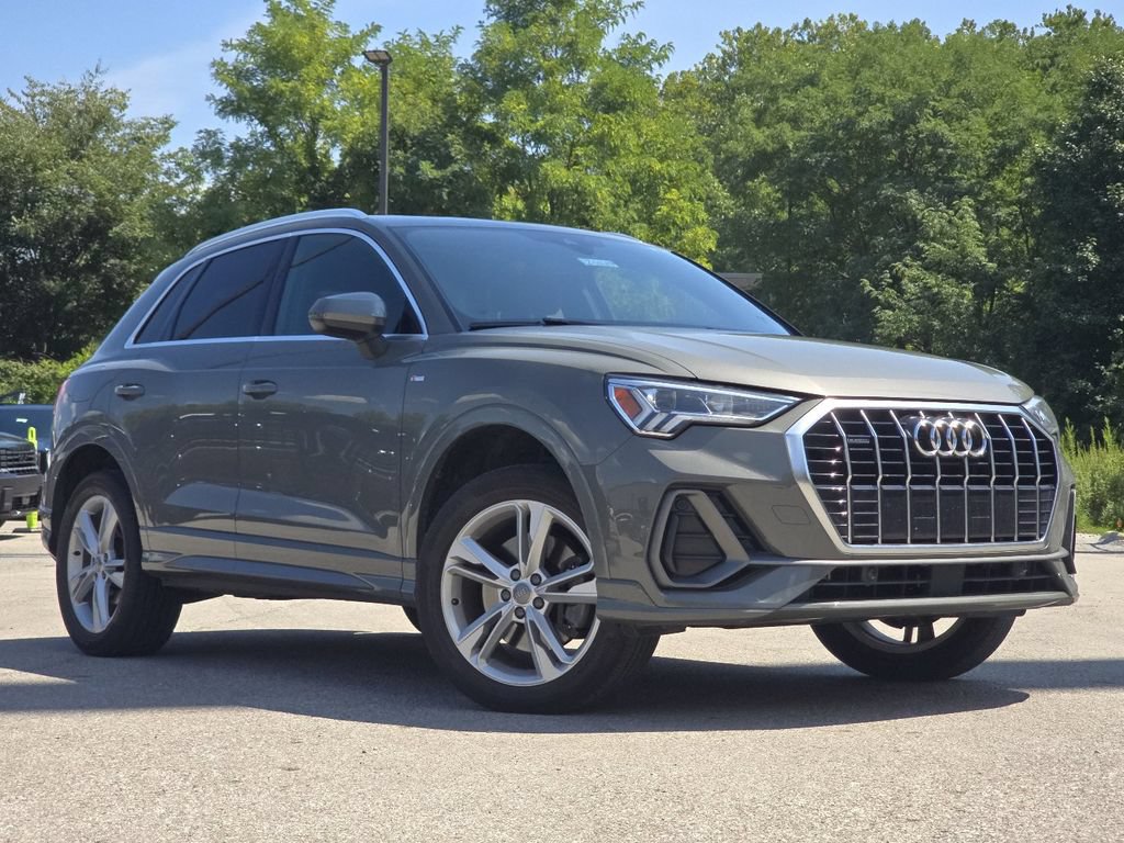 Used 2020 Audi Q3 2.0T Premium Plus w/ Premium Plus Package AWD/4WD image 2