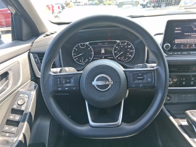 Used 2024 Nissan Rogue S AWD/4WD image 17