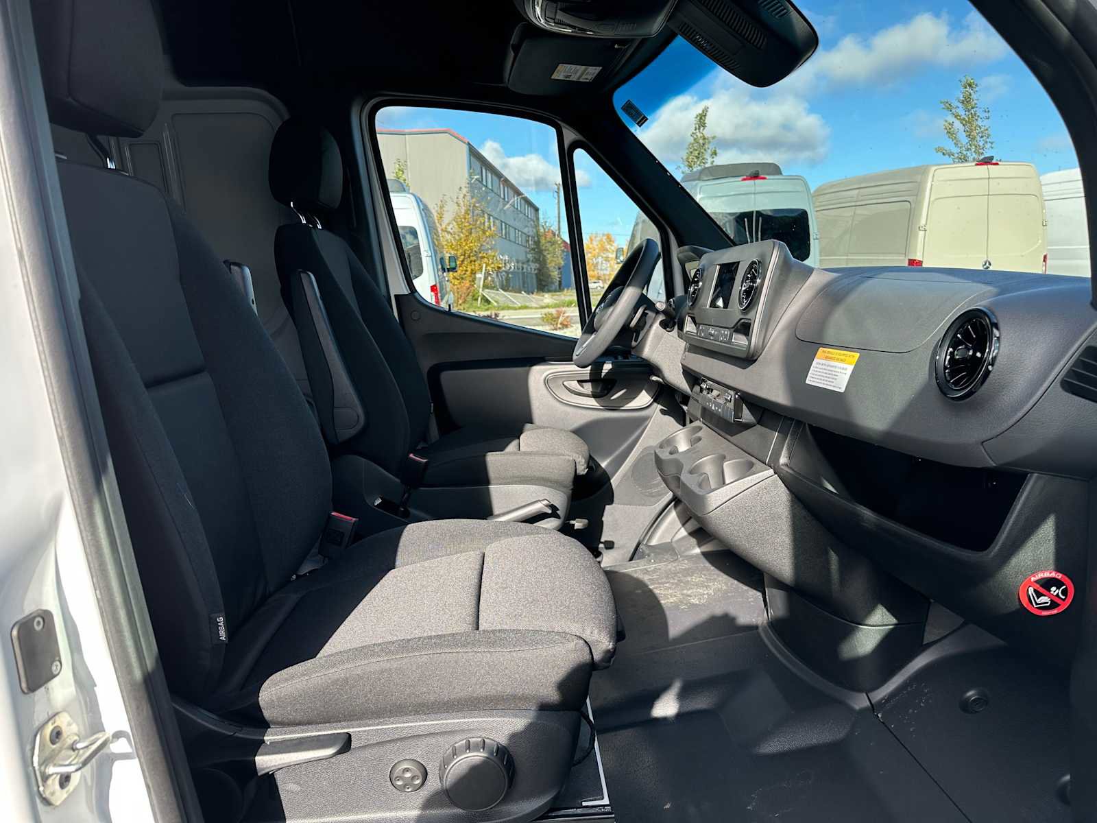 Used 2023 Mercedes-Benz Sprinter 1500 image 13
