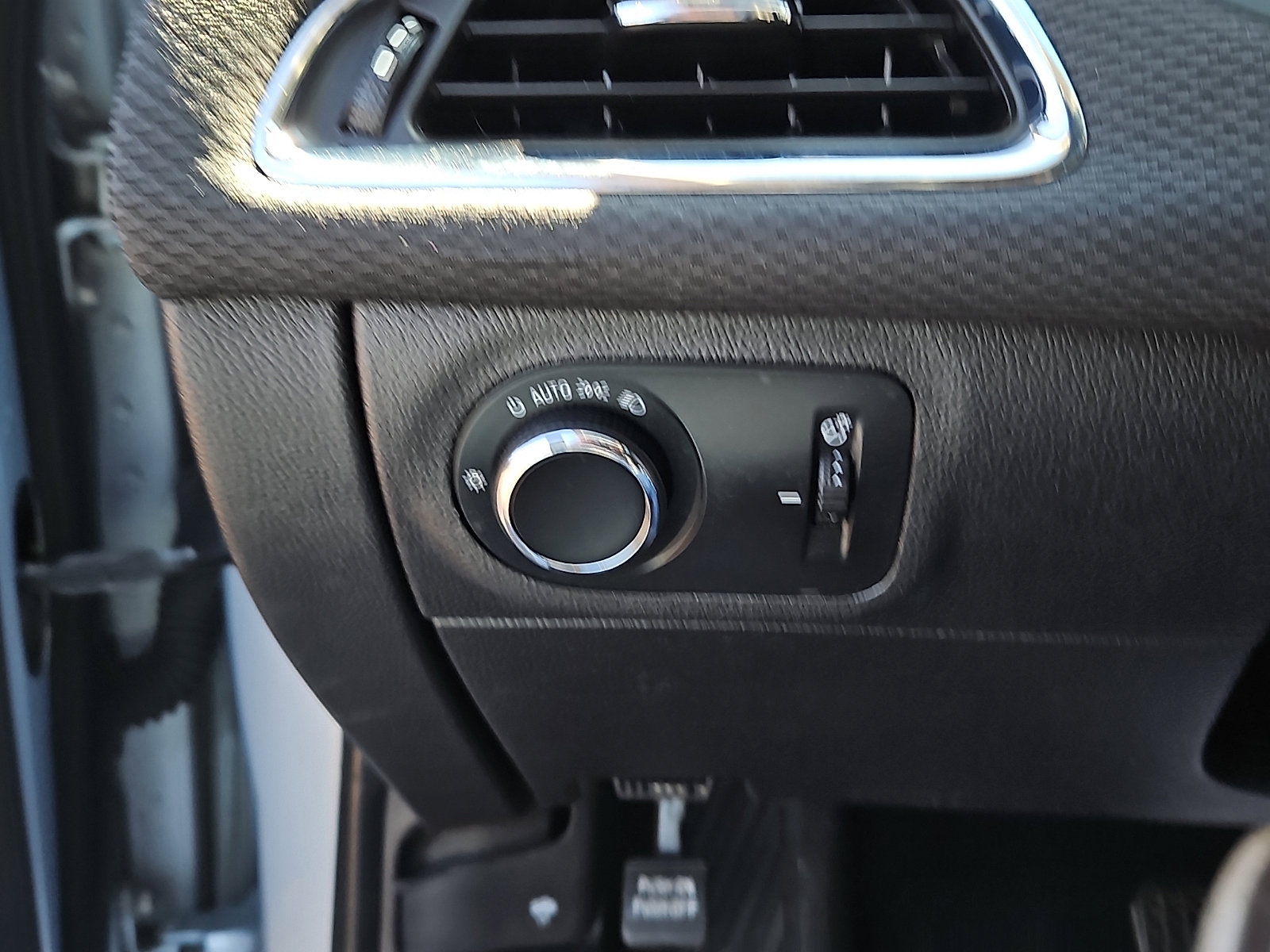 Used 2017 Chevrolet Cruze LS FWD image 23
