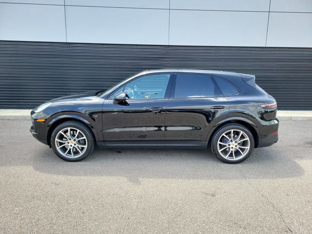 Certified 2023 Porsche Cayenne Platinum Edition AWD/4WD image 2