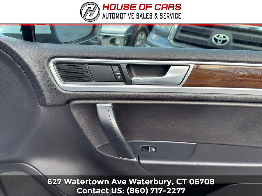Used 2016 Volkswagen Touareg Sport AWD/4WD image 56