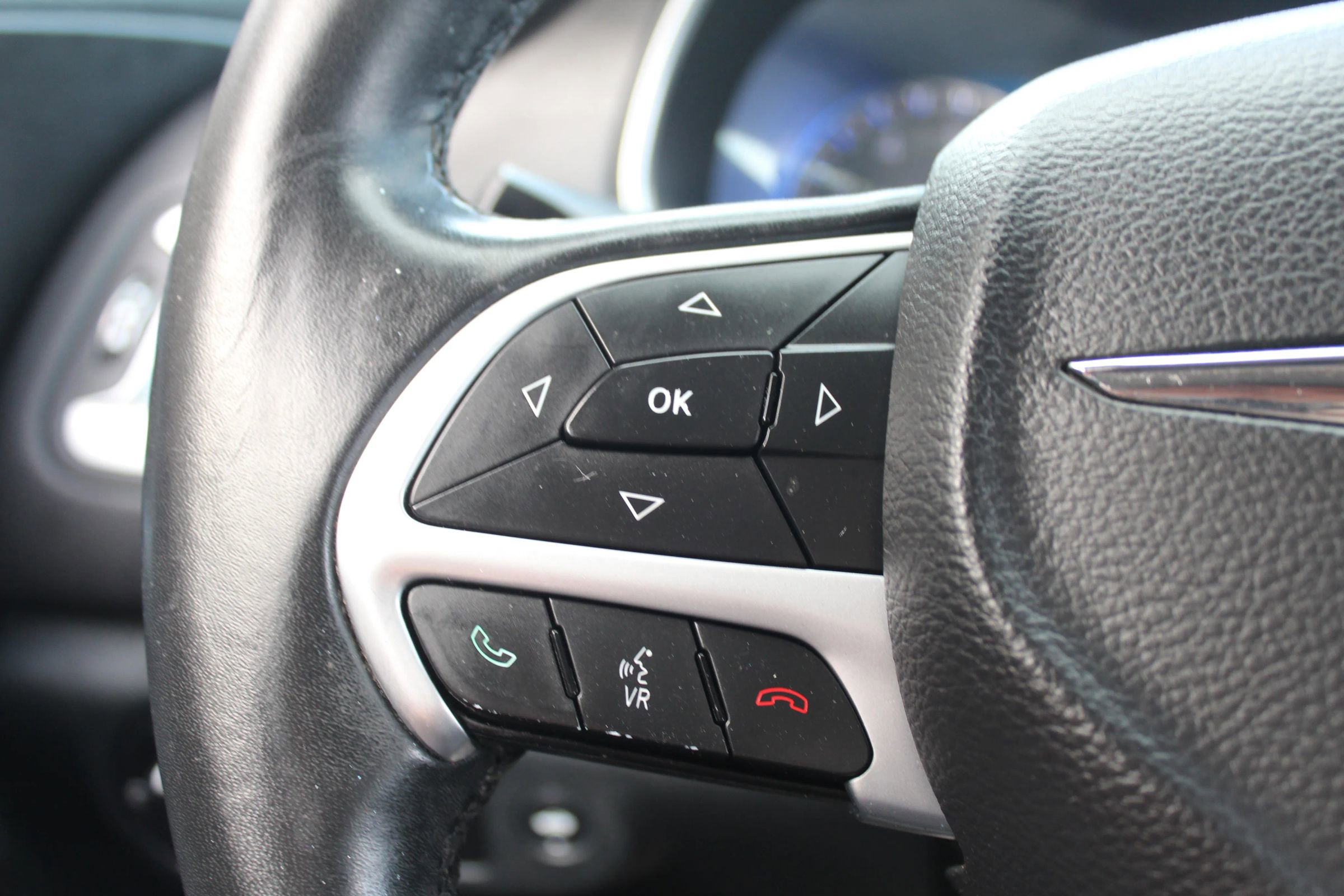 Used 2015 Chrysler 200 Limited w/ Convenience Group image 25