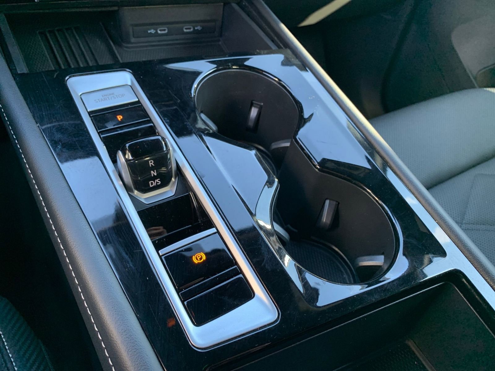 Used 2025 Volkswagen Atlas Cross Sport SE image 41