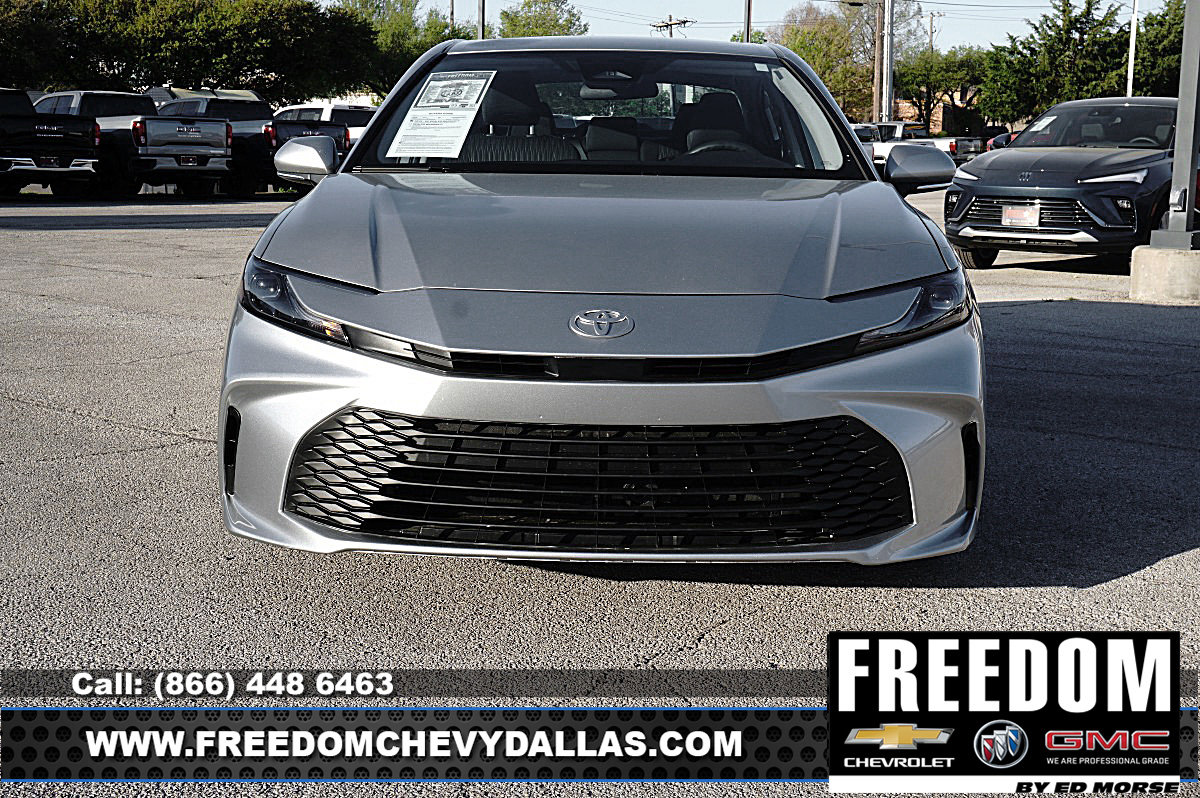 Used 2025 Toyota Camry LE image 2