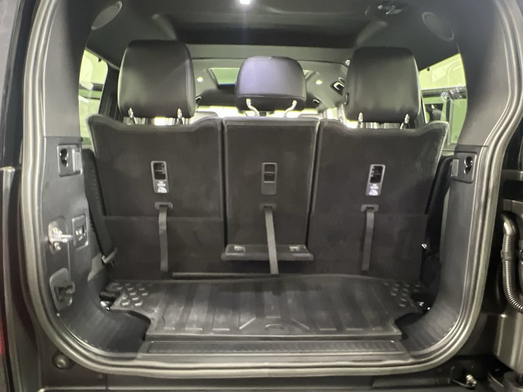 Used 2023 Land Rover Defender 130 X-Dynamic SE AWD/4WD image 28