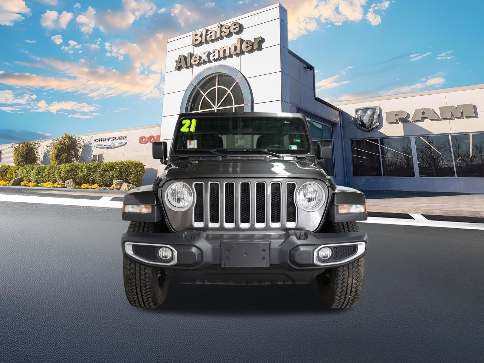 Used 2021 Jeep Wrangler Unlimited Sahara w/ Dual Top Group AWD/4WD image 11