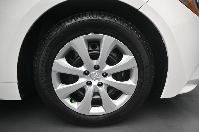 Used 2025 Toyota Corolla LE FWD image 17