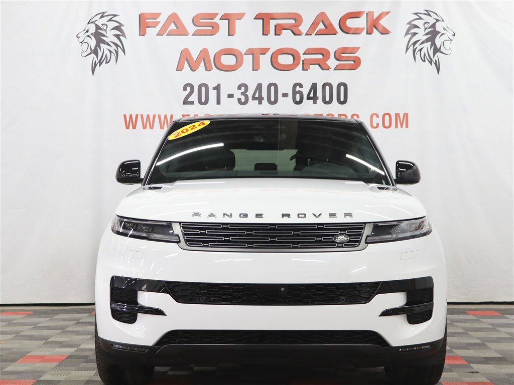 Used 2024 Land Rover Range Rover Sport SE image 2