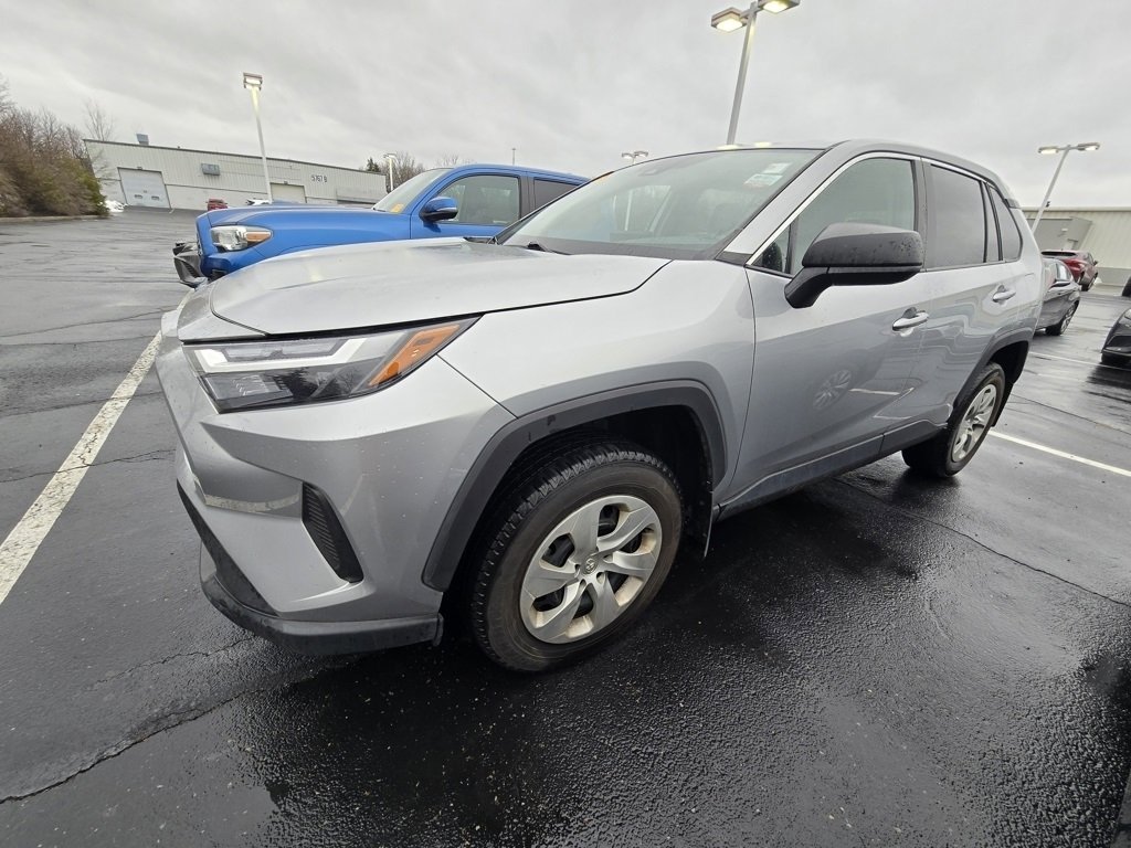Used 2023 Toyota RAV4 LE image 4
