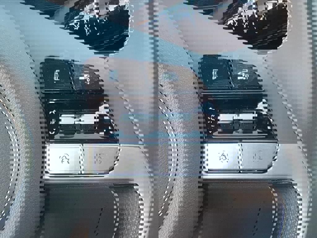 Certified 2025 Hyundai Elantra Sport image 20