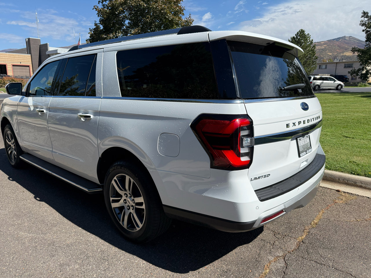 Used 2022 Ford Expedition Max Limited image 7