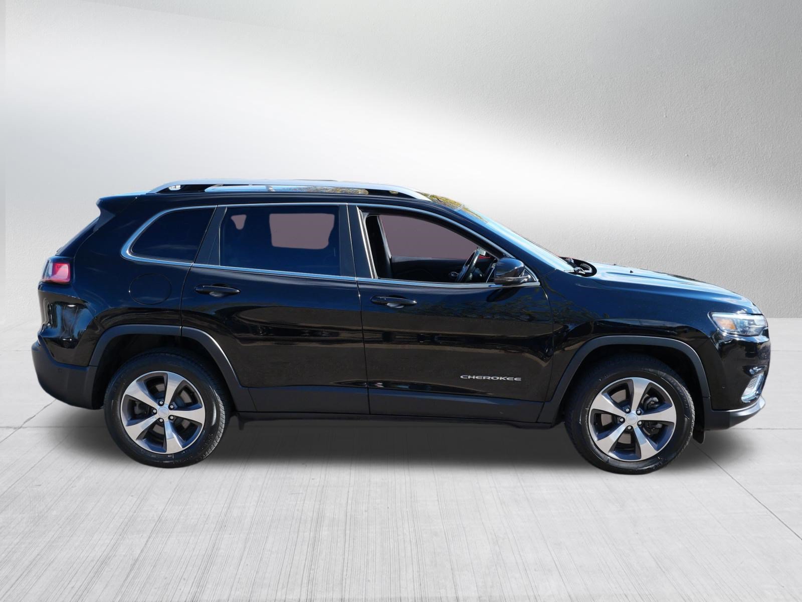 Used 2019 Jeep Cherokee Limited w/ Luxury Group AWD/4WD image 8