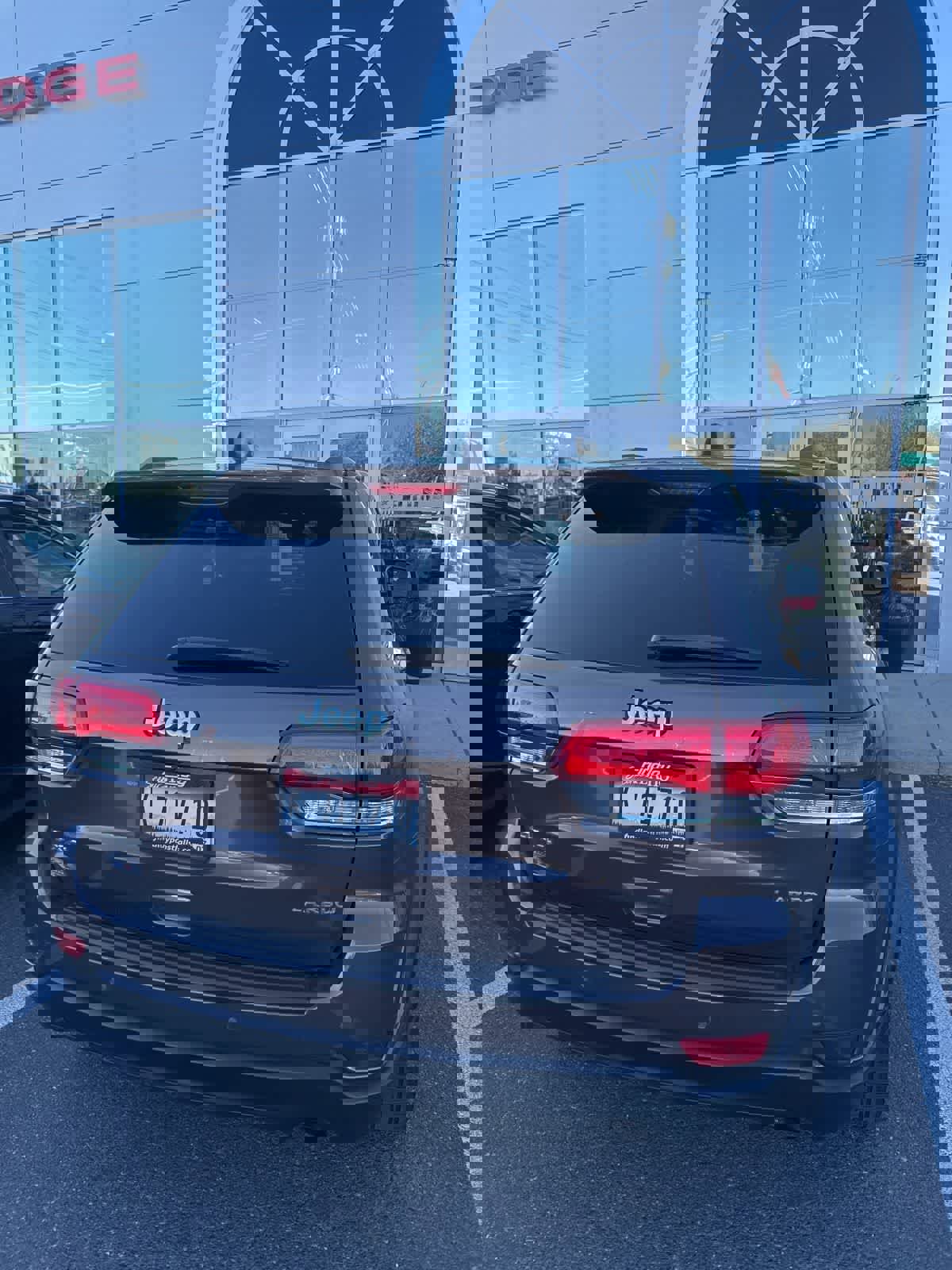 Used 2018 Jeep Grand Cherokee Laredo image 5