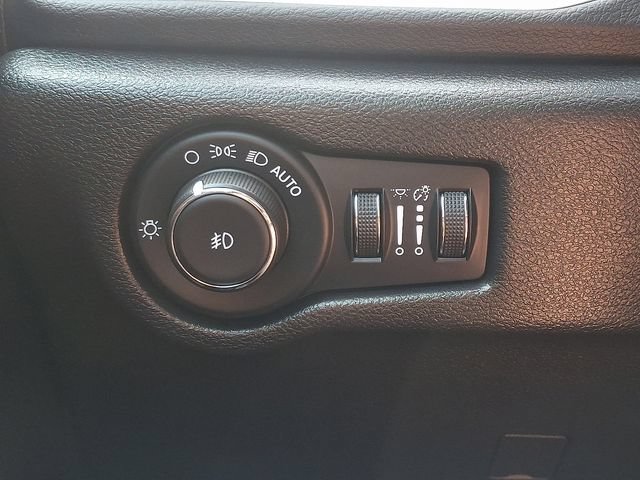 Used 2025 Chrysler Pacifica Select FWD image 23