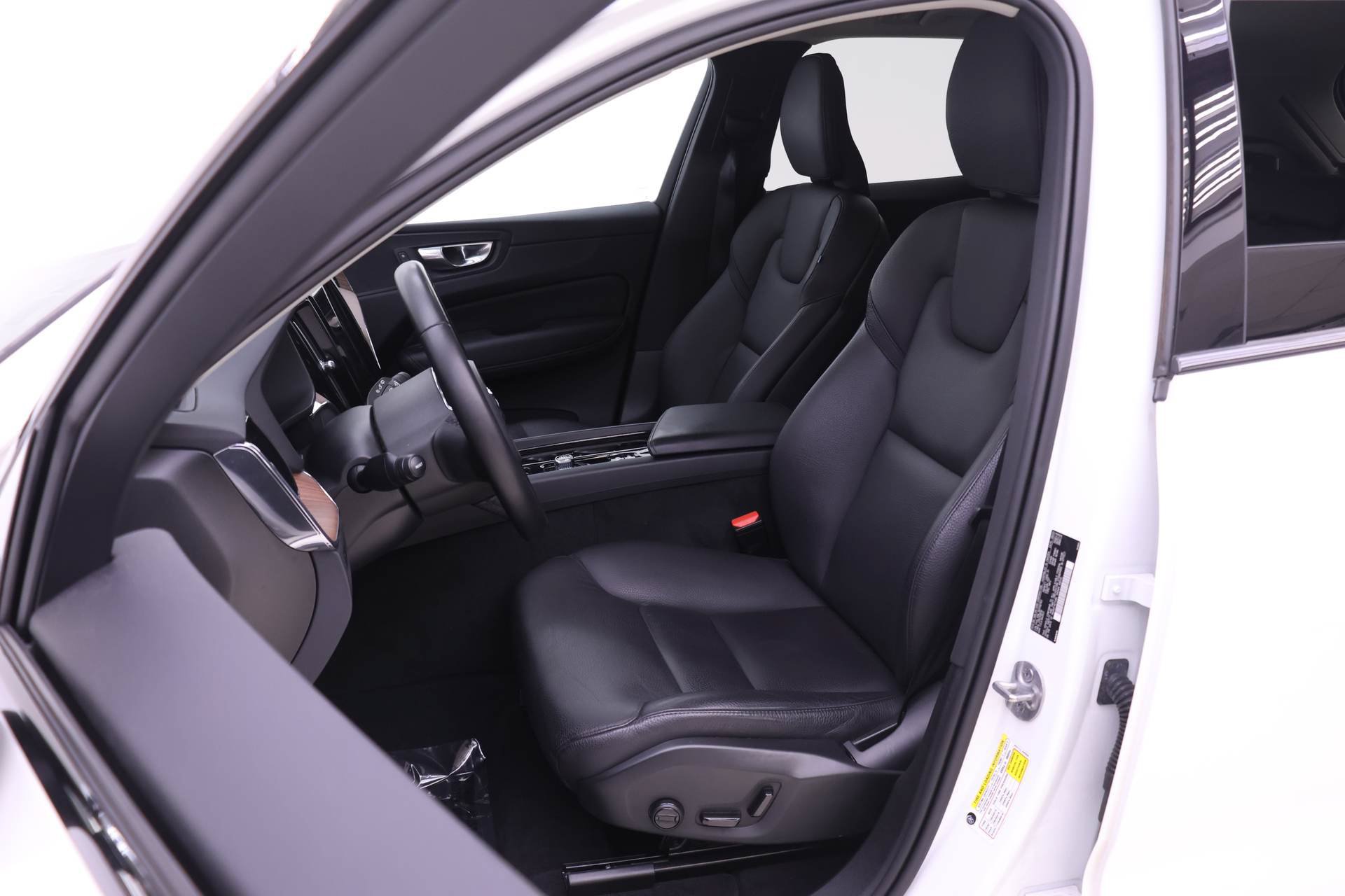 Certified 2024 Volvo XC60 B5 Plus w/ Protection Package Premier AWD/4WD image 7