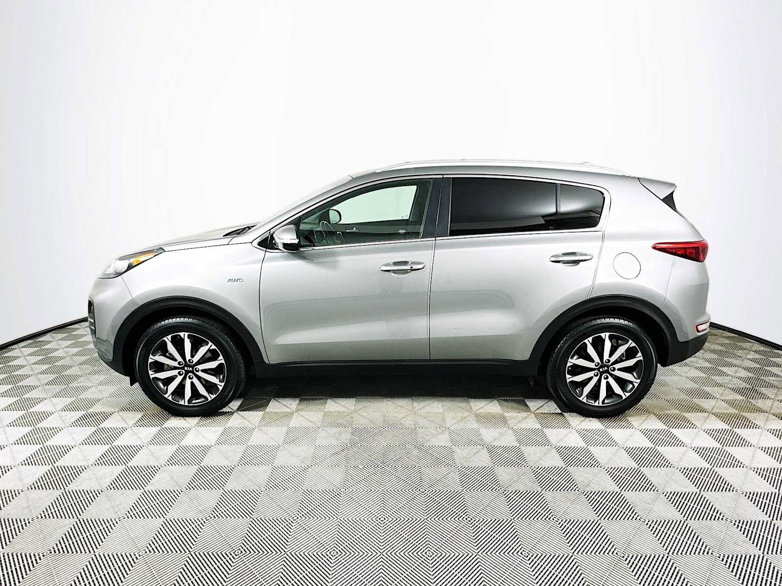 Used 2019 Kia Sportage EX AWD/4WD image 4