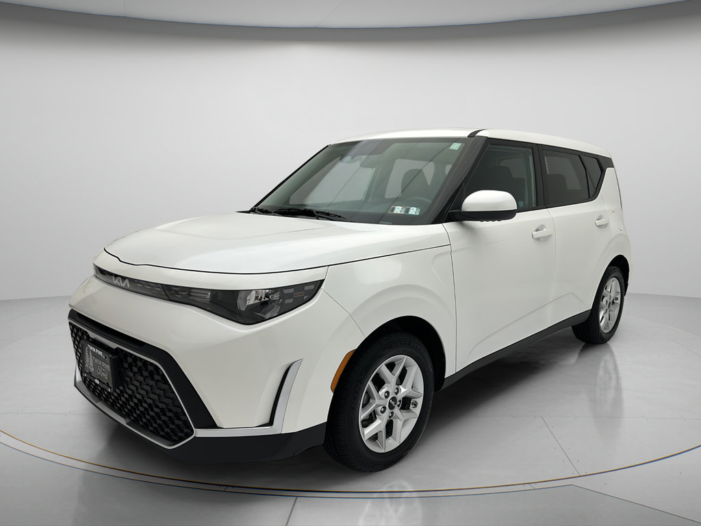 Used 2025 Kia Soul LX w/ LX Technology Package FWD image 3