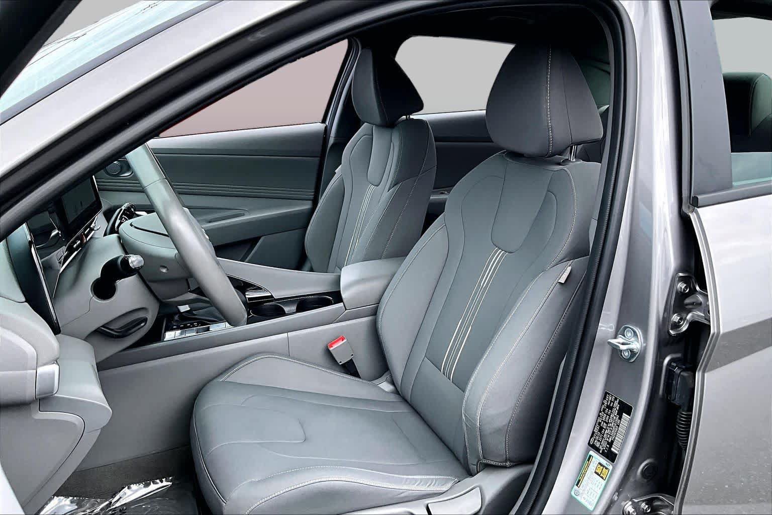 Used 2023 Hyundai Elantra SEL w/ Convenience Package FWD image 8