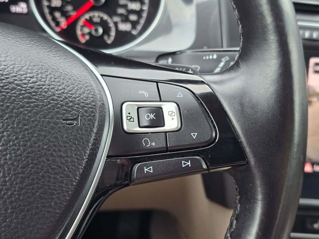 Used 2018 Volkswagen Golf SE image 32