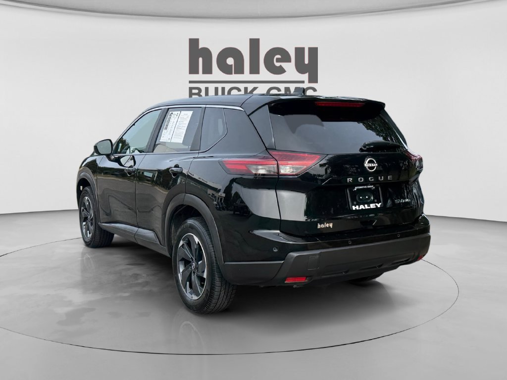 Used 2024 Nissan Rogue SV AWD/4WD image 3