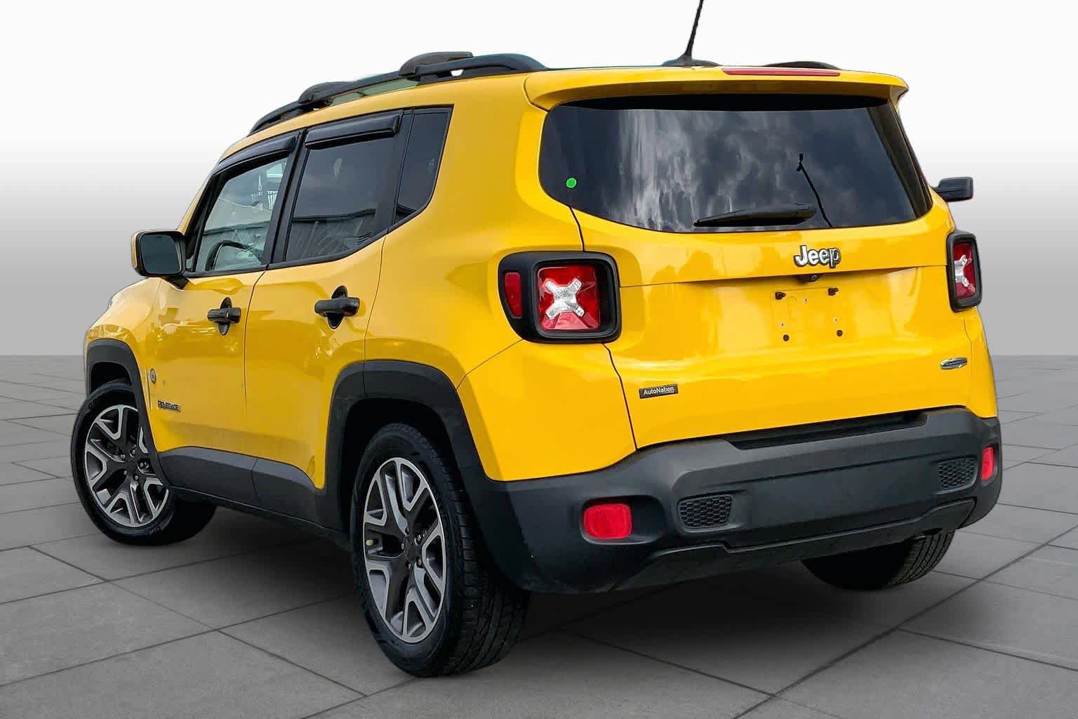 Used 2016 Jeep Renegade Latitude FWD image 12