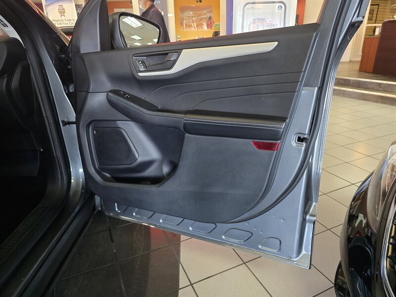 Used 2022 Ford Escape SE AWD/4WD image 12
