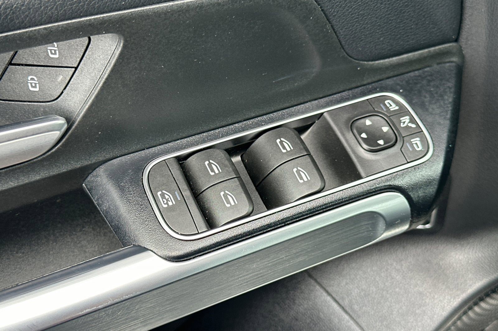 Certified 2025 Mercedes-Benz EQB 250+ image 13