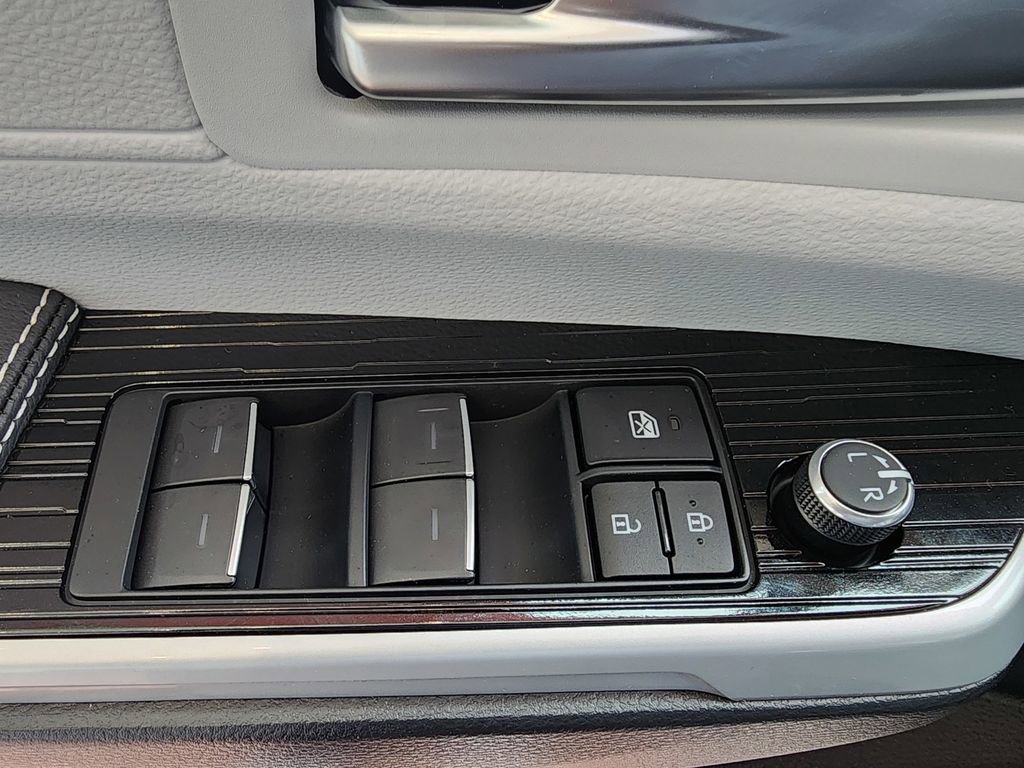 New 2026 Toyota Sienna XSE FWD image 11
