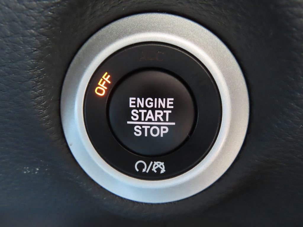 Certified 2025 Chrysler Pacifica Select image 9