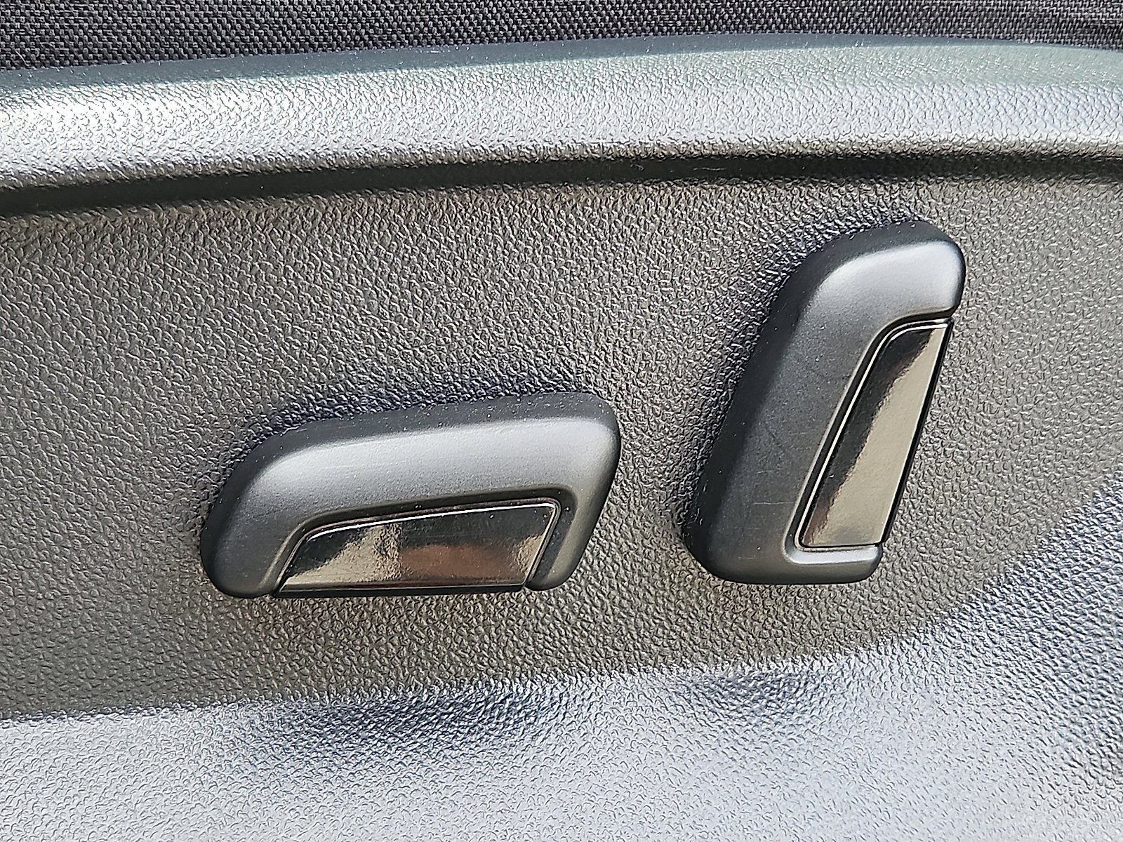 Used 2021 Volkswagen Tiguan SEL w/ 3rd Row Seat Package image 28