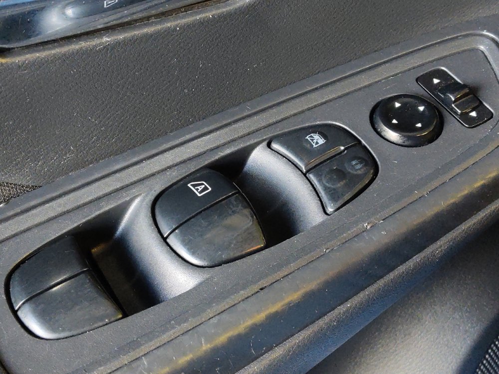 Used 2021 Nissan Versa SV FWD image 27