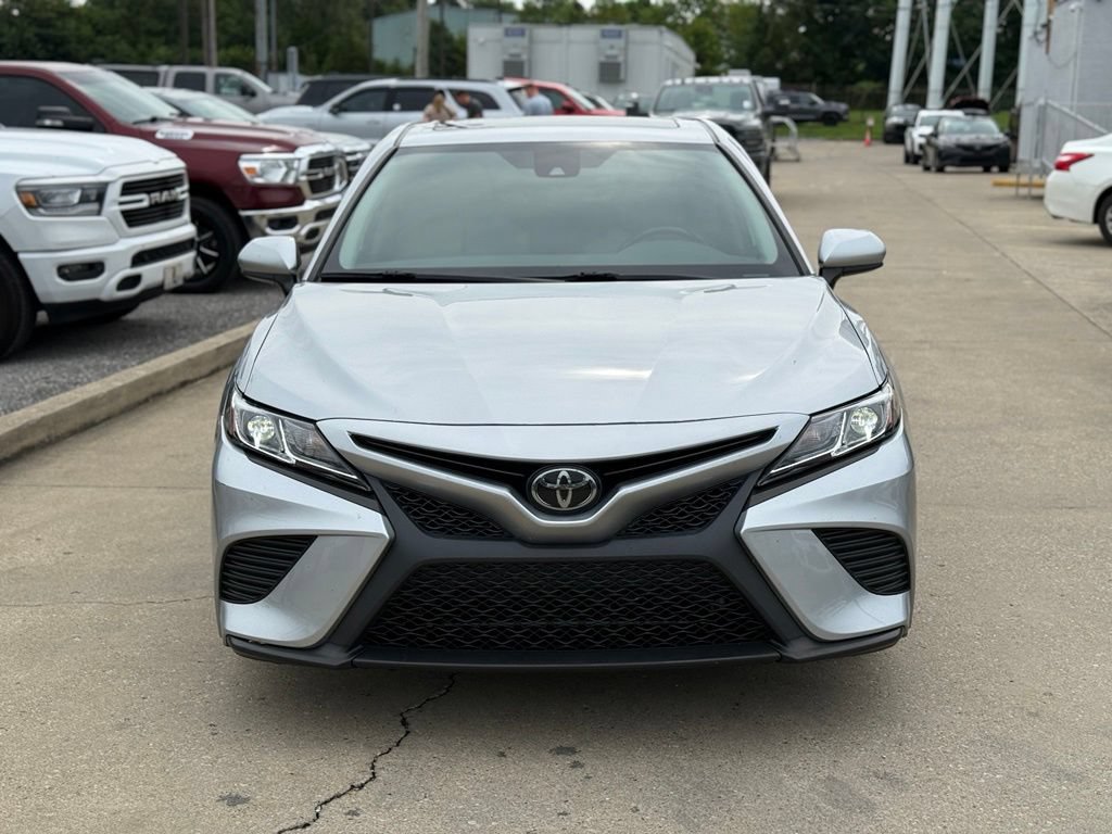 Used 2020 Toyota Camry SE FWD image 3