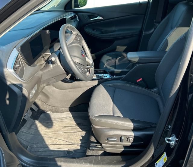 Used 2025 Buick Encore GX Preferred w/ Comfort Package AWD/4WD image 3