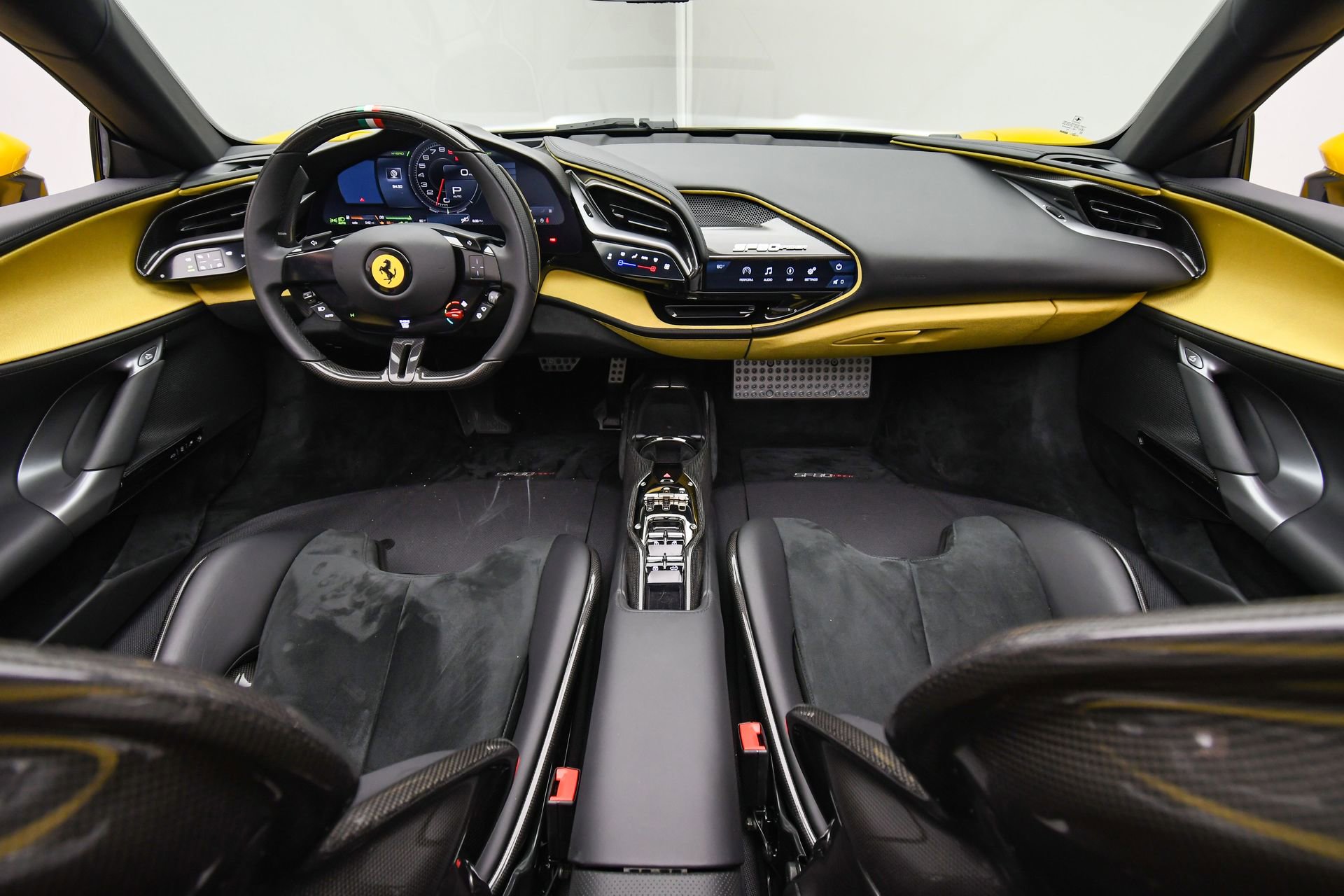 Used 2022 Ferrari SF90 Spider image 11