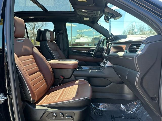 Used 2024 GMC Yukon Denali Ultimate AWD/4WD image 7