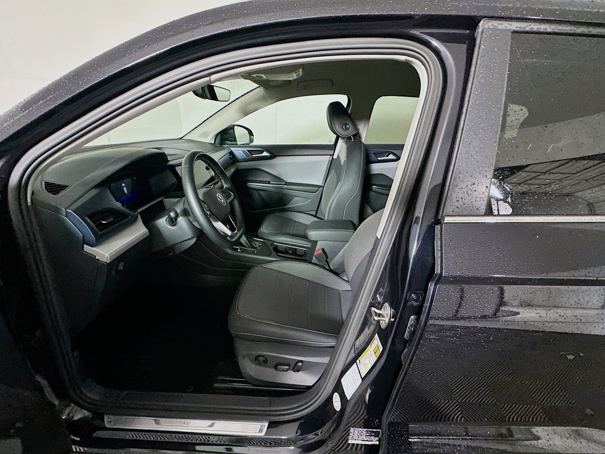 Used 2024 Volkswagen Taos SE image 13