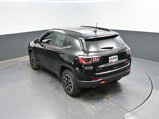 New 2026 Jeep Compass Trailhawk AWD/4WD image 39