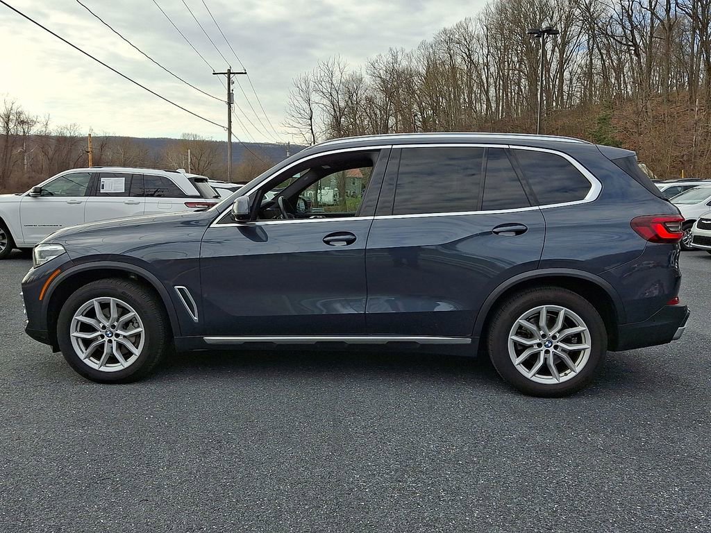 Used 2022 BMW X5 xDrive40i w/ Parking Assistance Package image 4