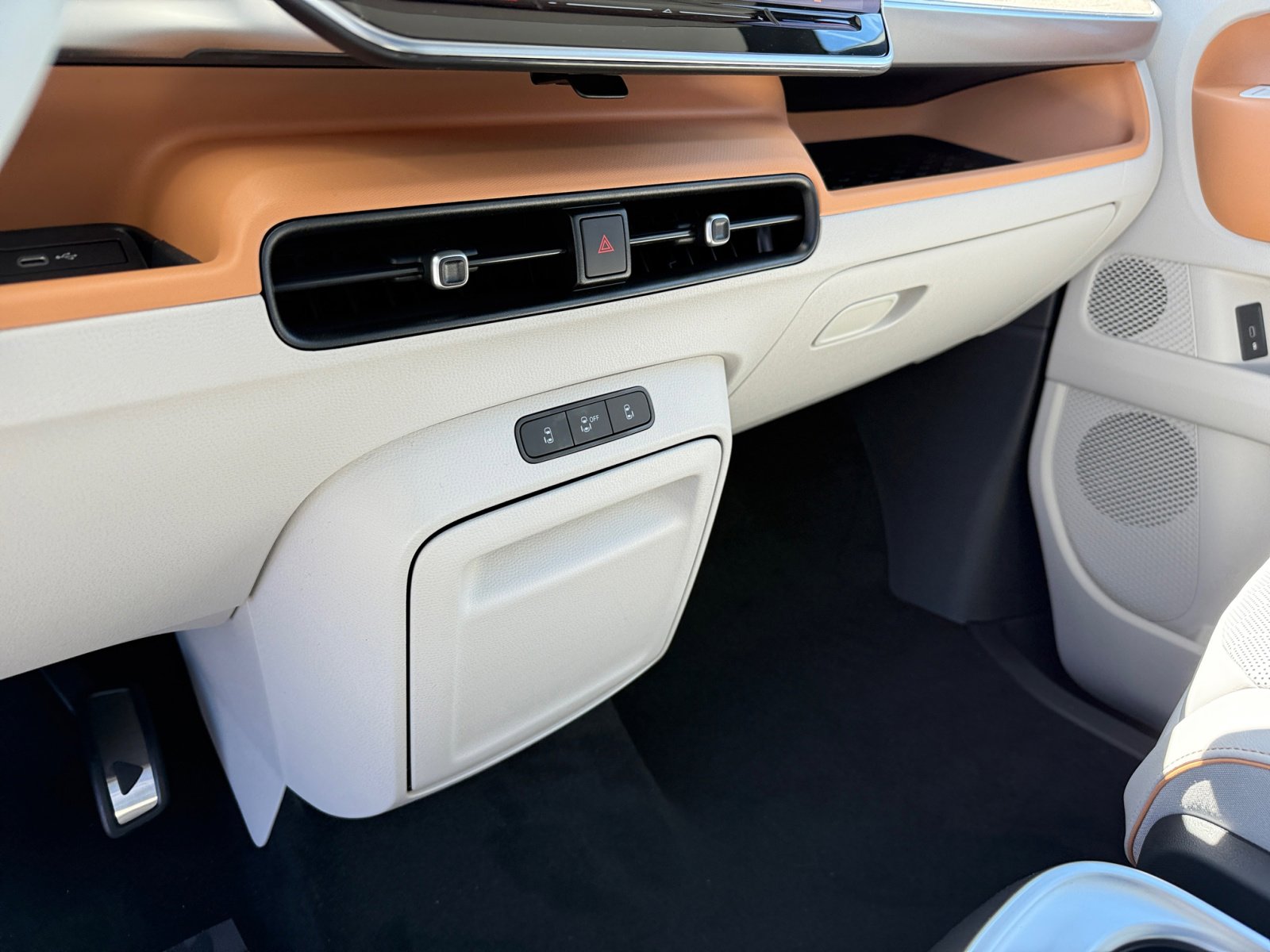 New 2025 Volkswagen ID. Buzz 1st Edition RWD image 13