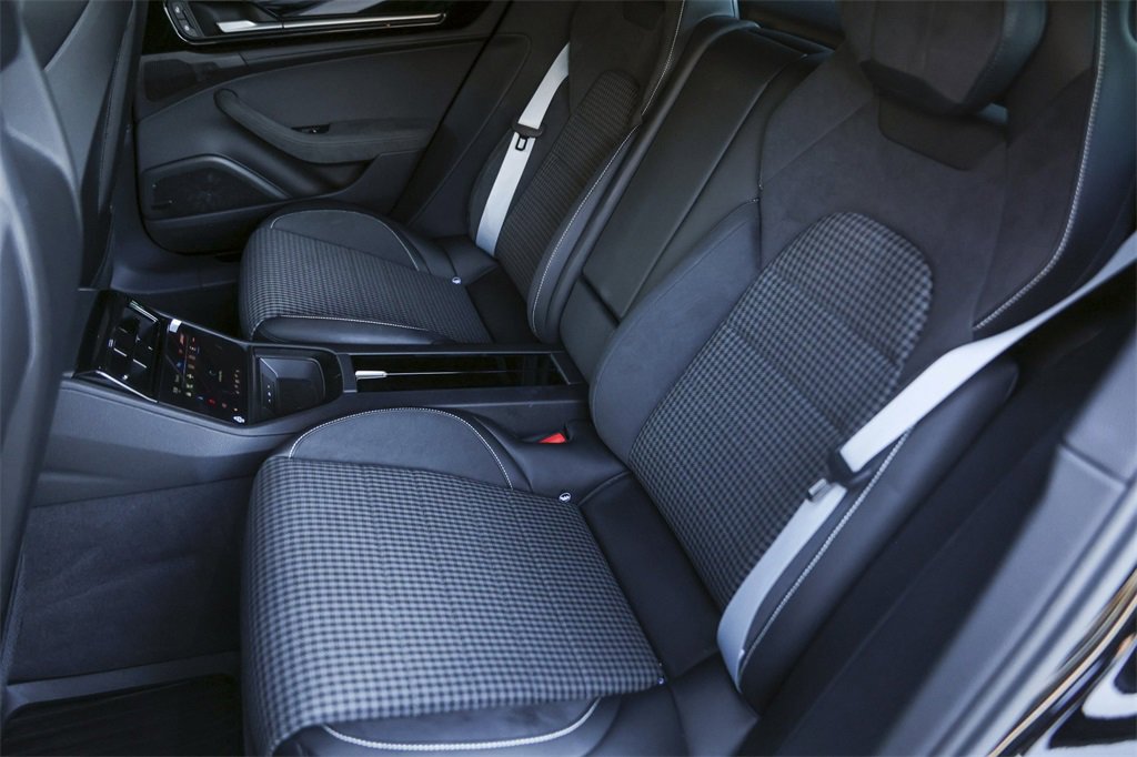 Certified 2025 Porsche Panamera GTS image 31